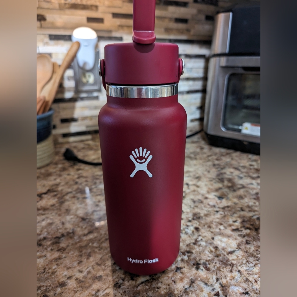 Hydroflask Berry with matching lid 32oz